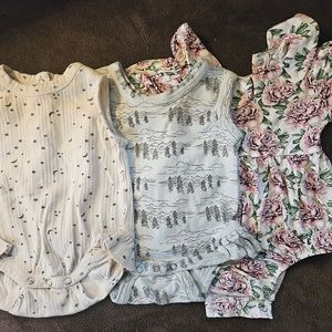 Kate Quinn 0-3 Baby Girl & Neutral Romper Lot